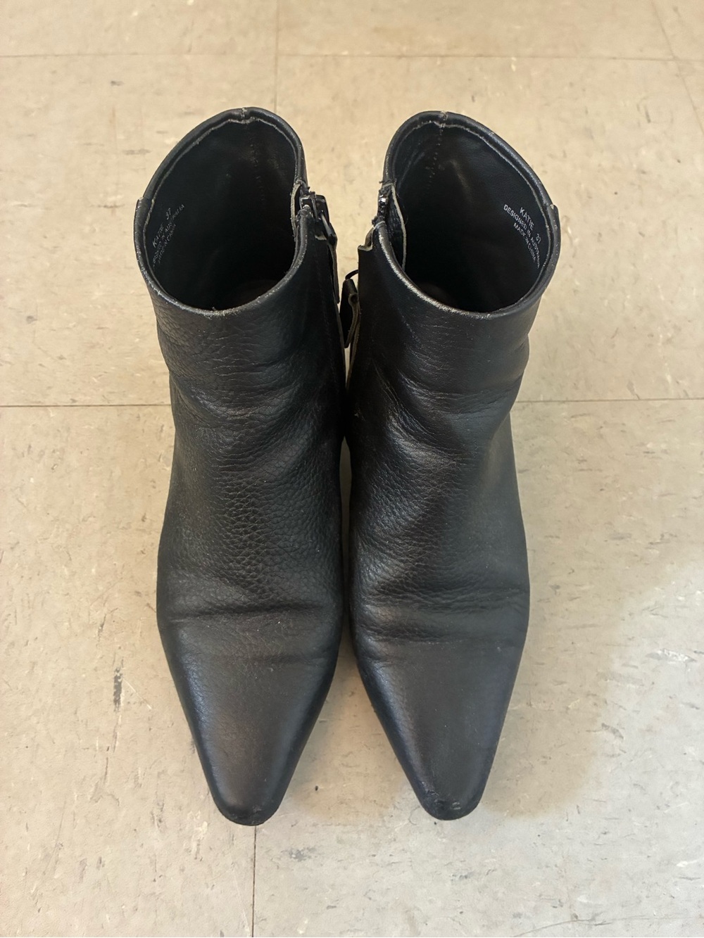 SENSO Black Pointed Leather Ankle Booties